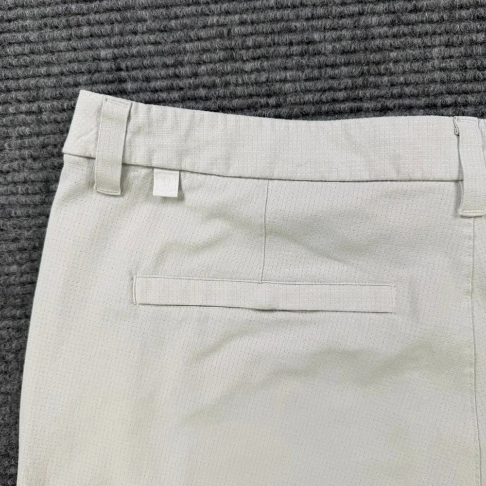 Lululemon Commission Golf Shorts Mens 34 Light Grey Ventlight Mesh Casual Chino
